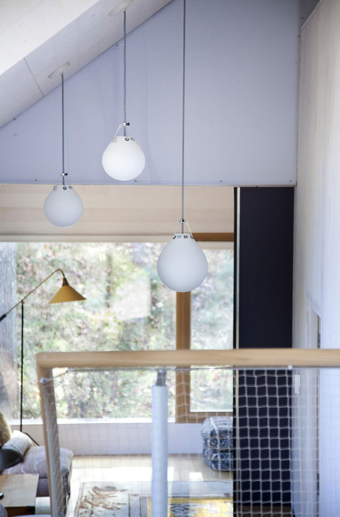 An Old Train Station Turned into an Elegant Contemporary Home in Rural Connecticut by Gray Organschi Architecture (25)