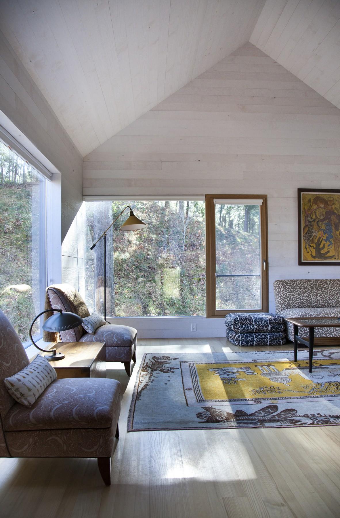 An Old Train Station Turned into an Elegant Contemporary Home in Rural Connecticut by Gray Organschi Architecture (26)