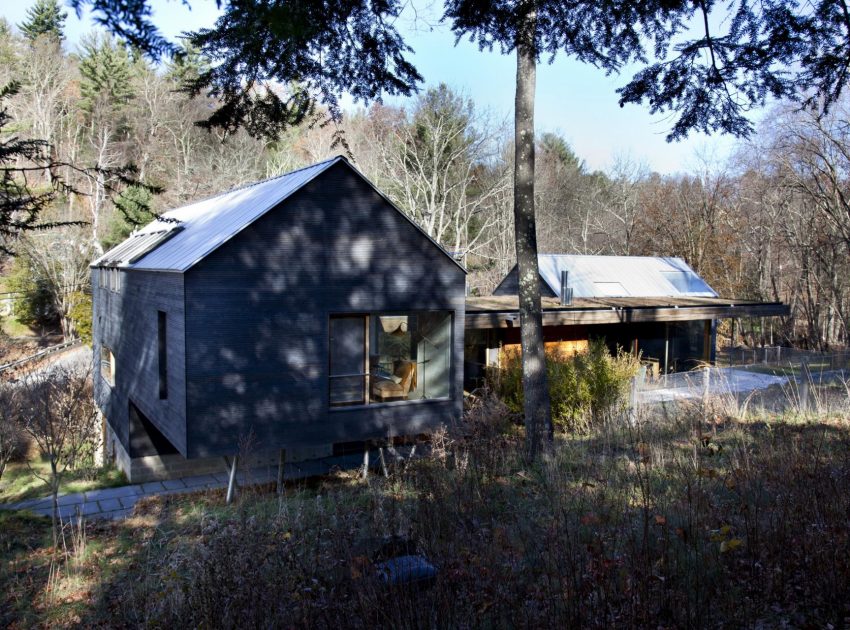 An Old Train Station Turned into an Elegant Contemporary Home in Rural Connecticut by Gray Organschi Architecture (4)