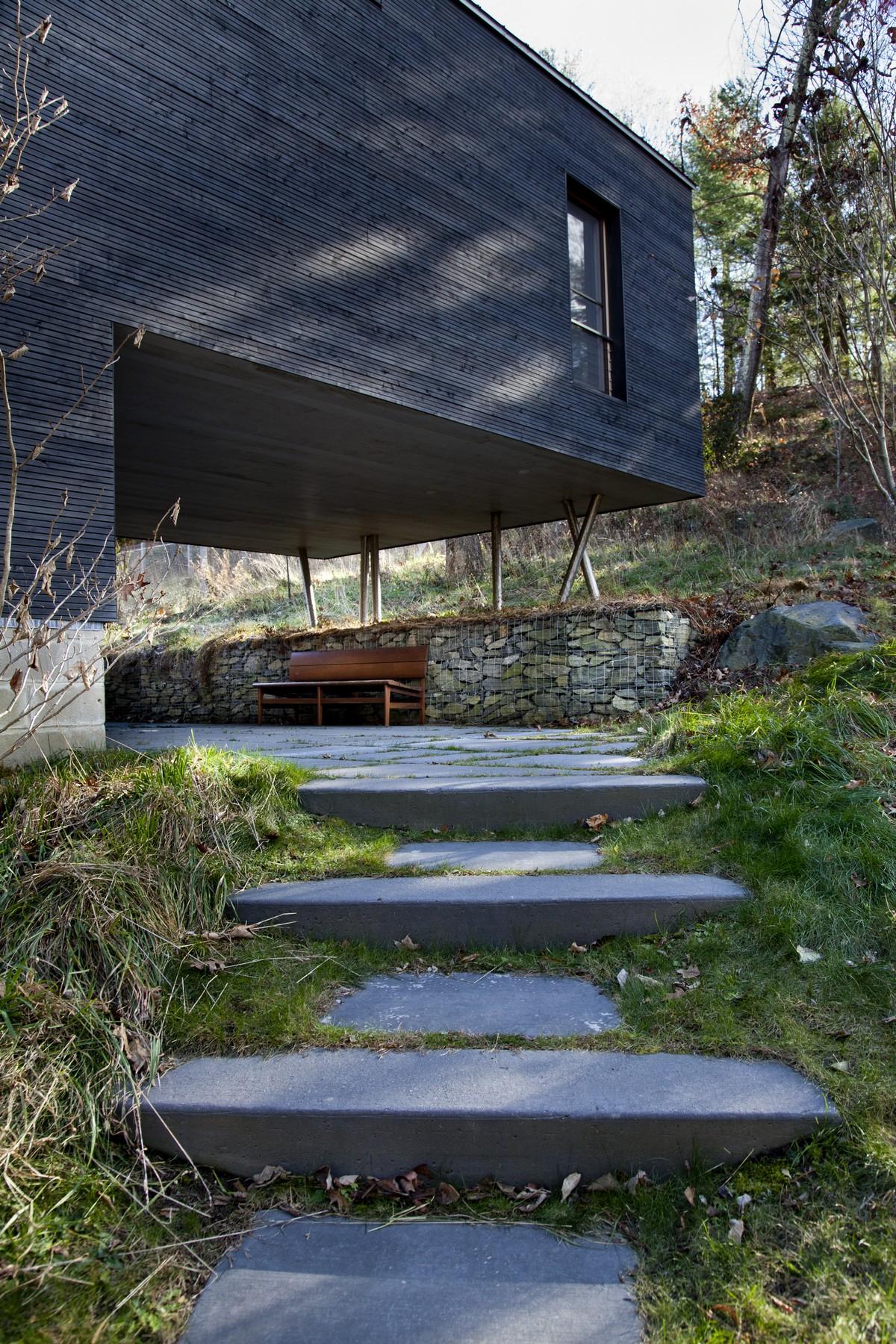 An Old Train Station Turned into an Elegant Contemporary Home in Rural Connecticut by Gray Organschi Architecture (6)