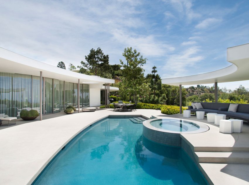 An Open and Airy Contemporary Home with Luminous Interiors in Beverly Hills by Dennis Gibbens Architects (1)