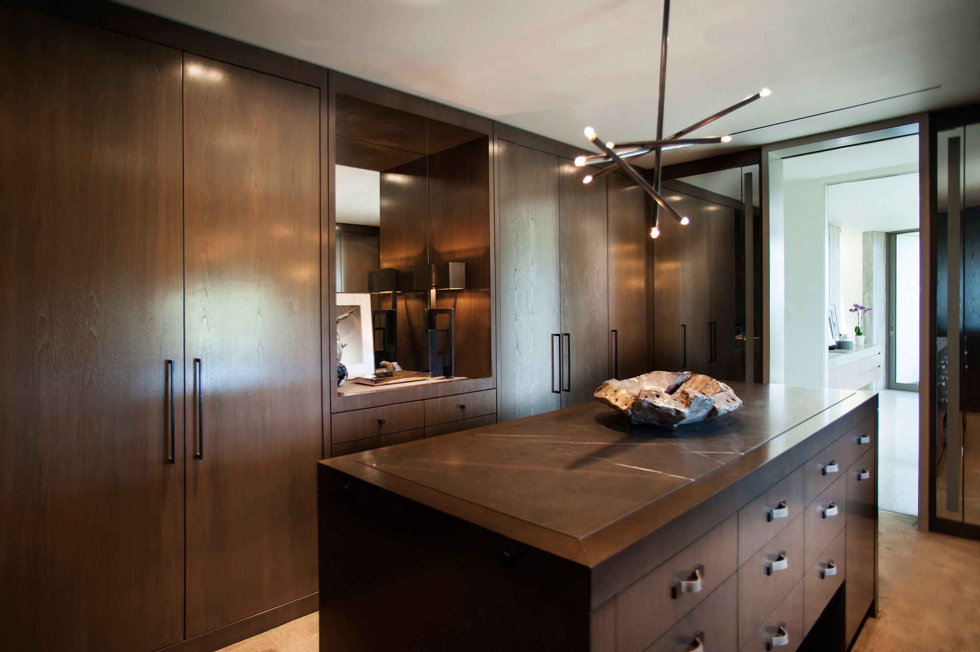 An Open and Airy Contemporary Home with Luminous Interiors in Beverly Hills by Dennis Gibbens Architects (17)