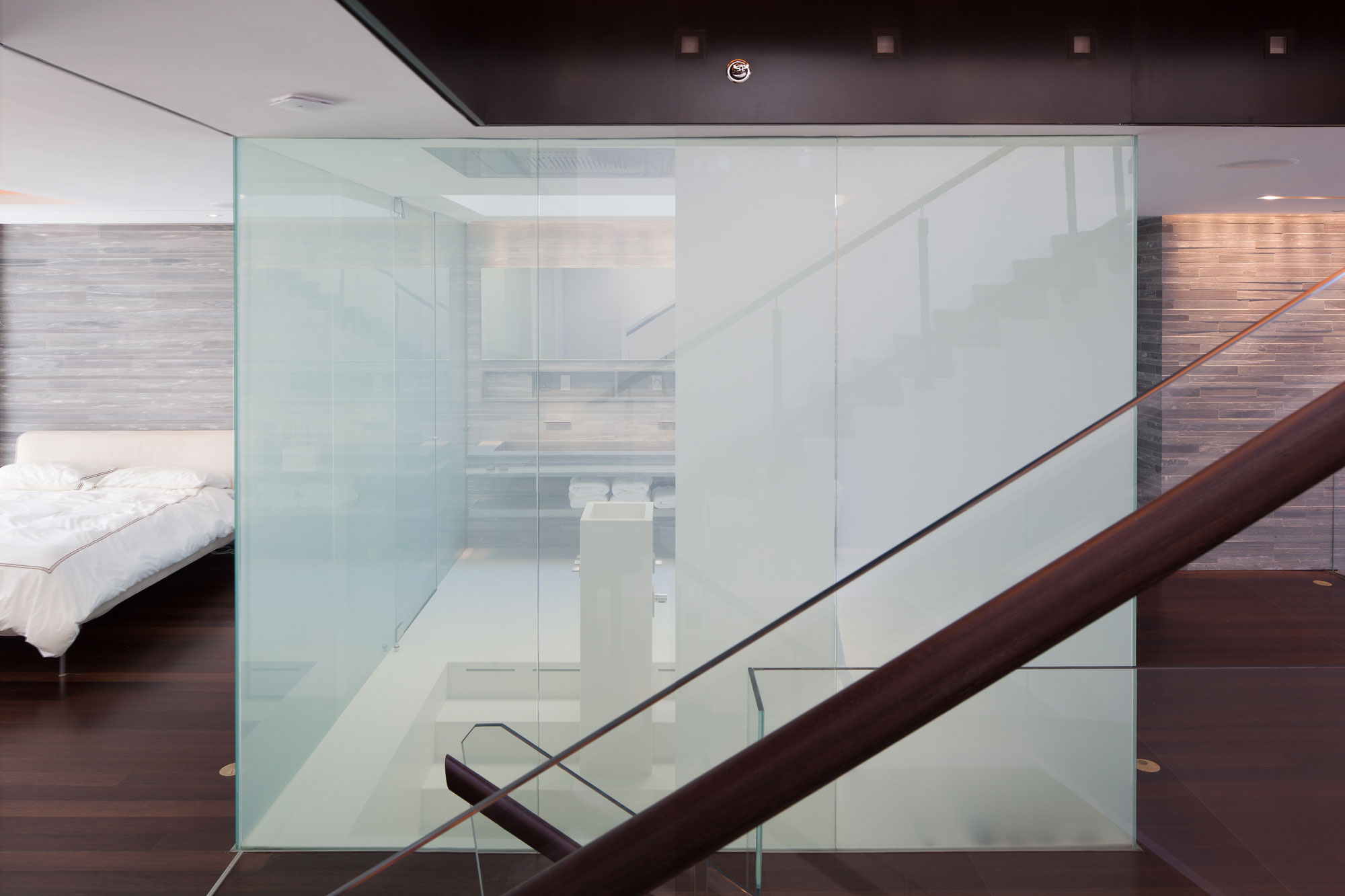 Luxury Modern Penthouse with Spaces Full of Natural Light for a Single Owner by Turett Collaborative Architects (11)