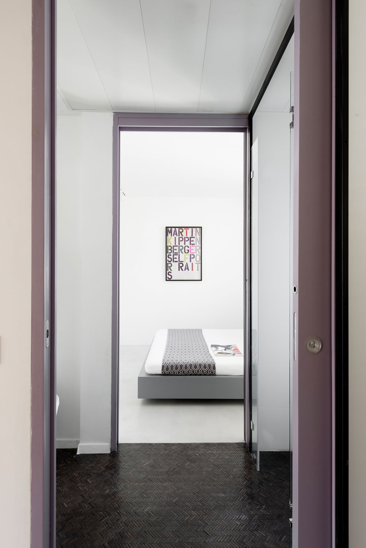 A Small Modern Apartment with Warm and Vibrant Decor in Tel Aviv by Maayan Zusman Interior Design (10)