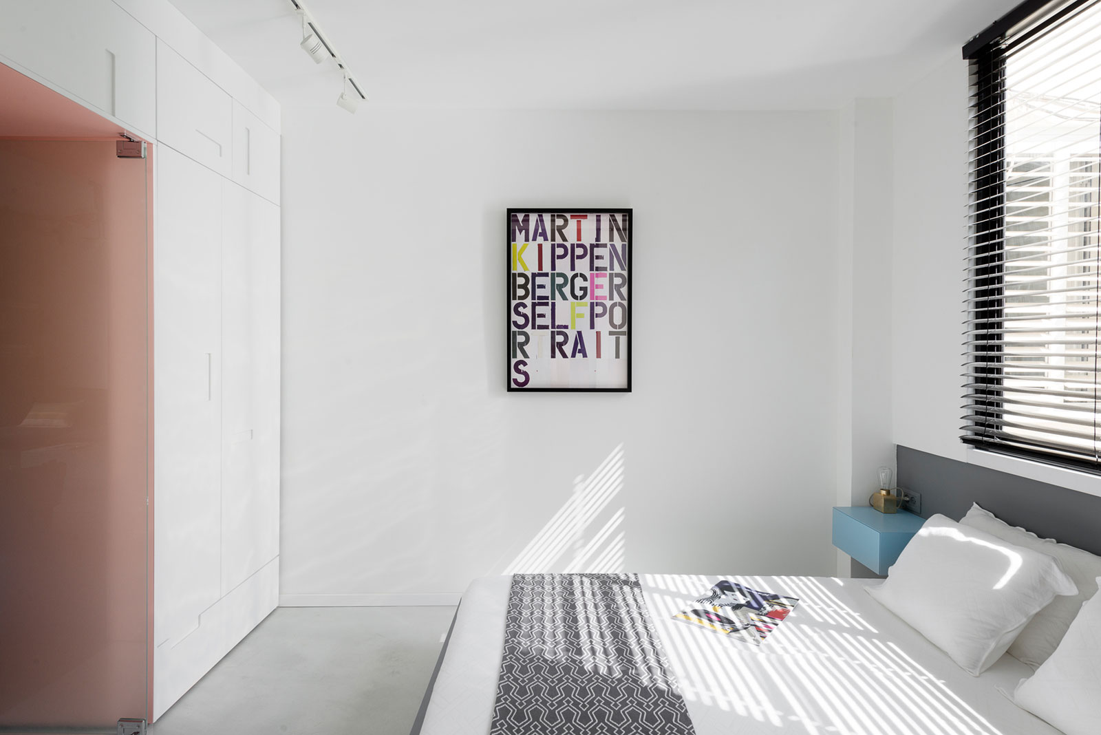 A Small Modern Apartment with Warm and Vibrant Decor in Tel Aviv by Maayan Zusman Interior Design (11)