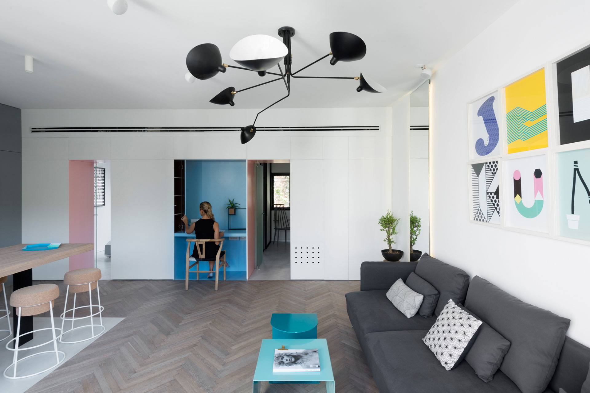 A Small Modern Apartment with Warm and Vibrant Decor in Tel Aviv by Maayan Zusman Interior Design (3)