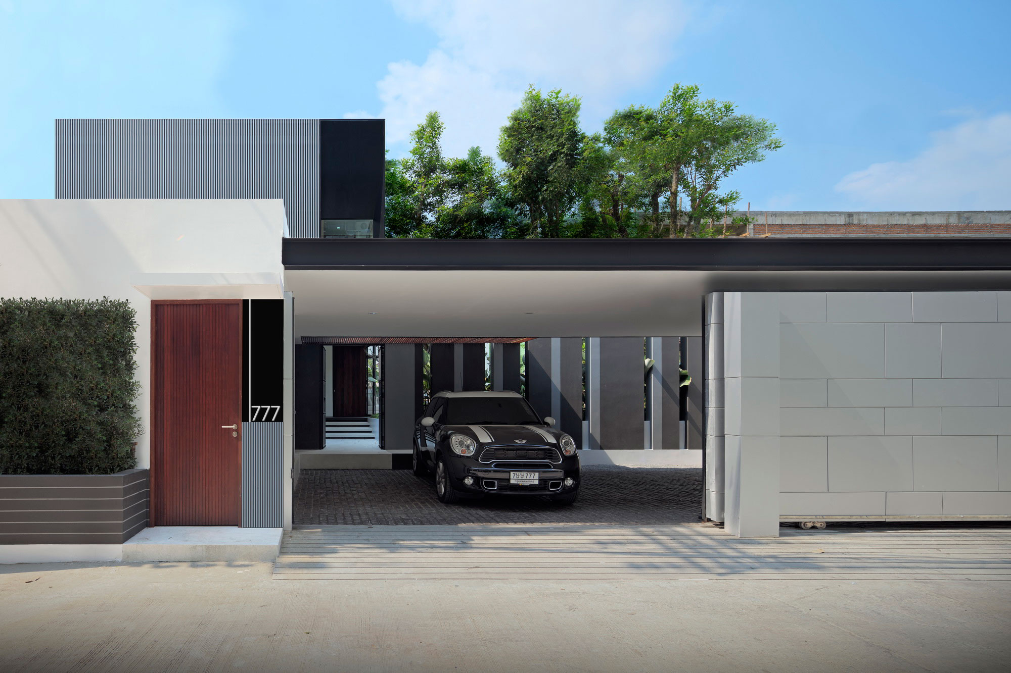 An Ultra-Modern Family Home with Spacious and Warm Interior in Bangkok by Ayutt and Associates Design (1)