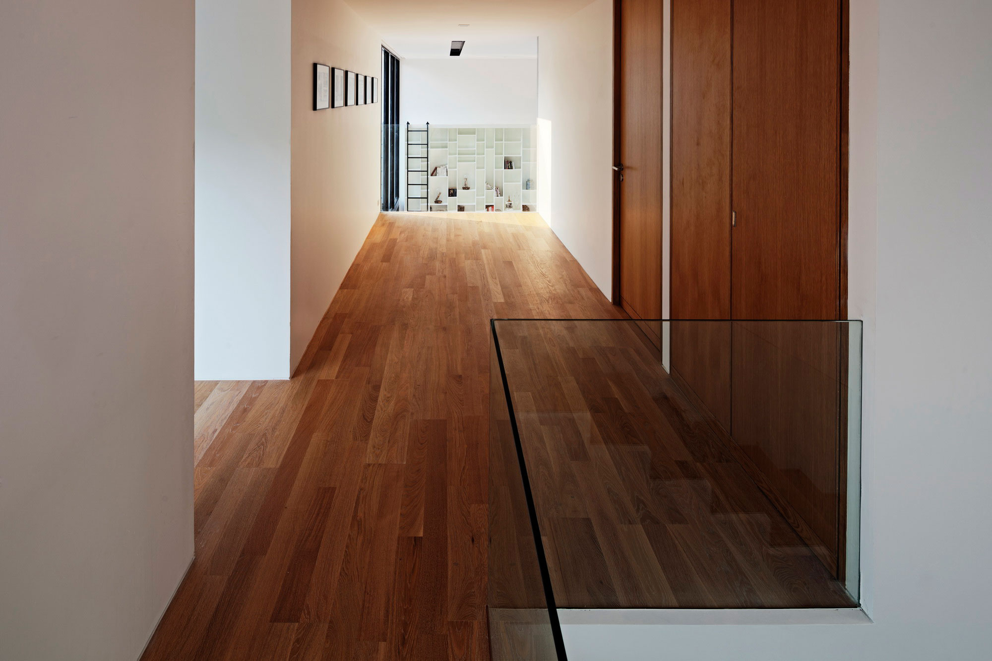An Ultra-Modern Family Home with Spacious and Warm Interior in Bangkok by Ayutt and Associates Design (12)
