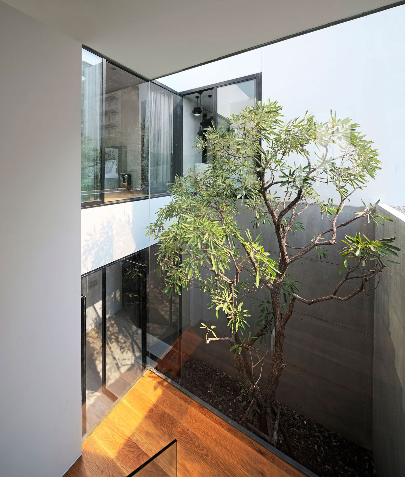 An Ultra-Modern Family Home with Spacious and Warm Interior in Bangkok by Ayutt and Associates Design (15)