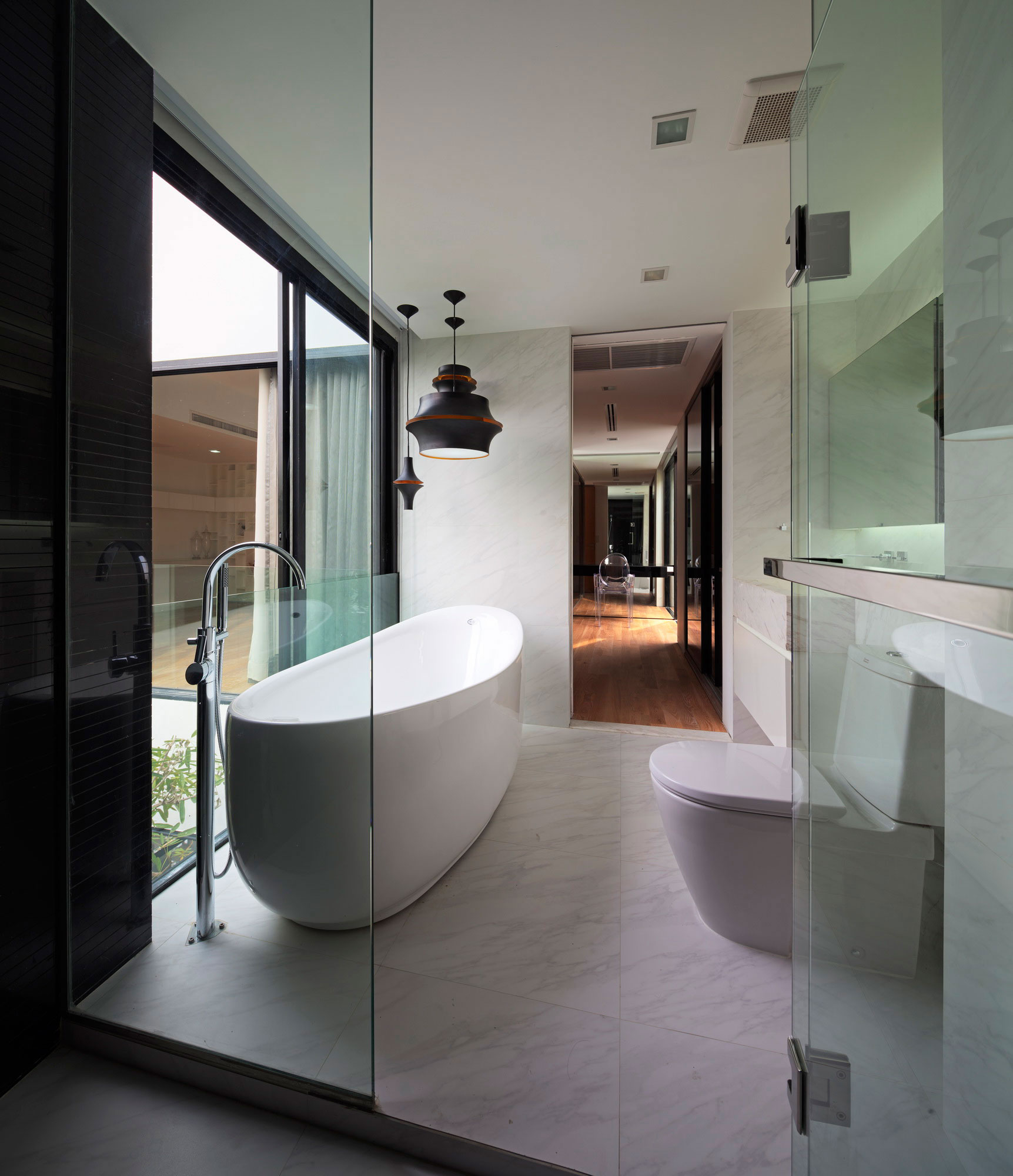 An Ultra-Modern Family Home with Spacious and Warm Interior in Bangkok by Ayutt and Associates Design (18)