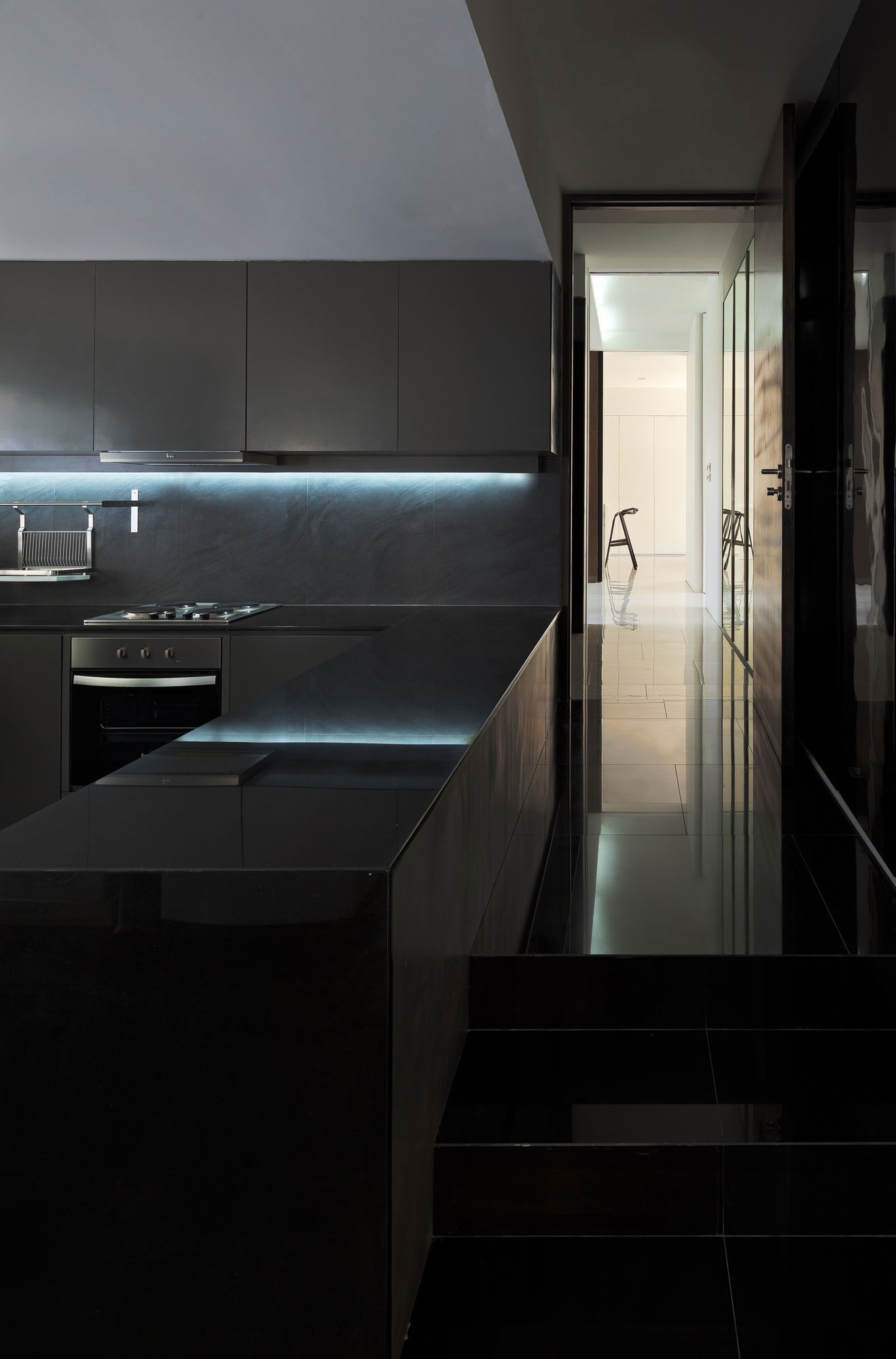 An Ultra-Modern Family Home with Spacious and Warm Interior in Bangkok by Ayutt and Associates Design (20)