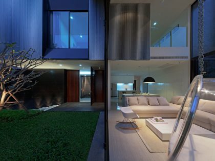 An Ultra-Modern Family Home with Spacious and Warm Interior in Bangkok by Ayutt and Associates Design (21)