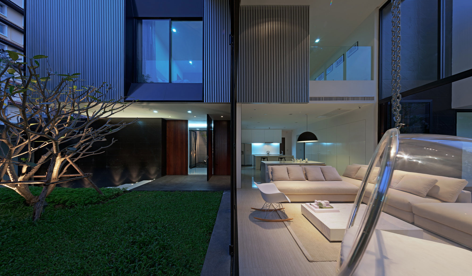 An Ultra-Modern Family Home with Spacious and Warm Interior in Bangkok by Ayutt and Associates Design (21)