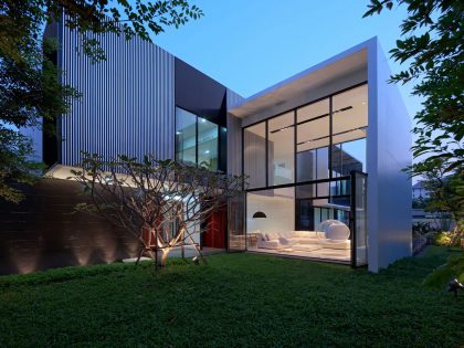 An Ultra-Modern Family Home with Spacious and Warm Interior in Bangkok by Ayutt and Associates Design (23)