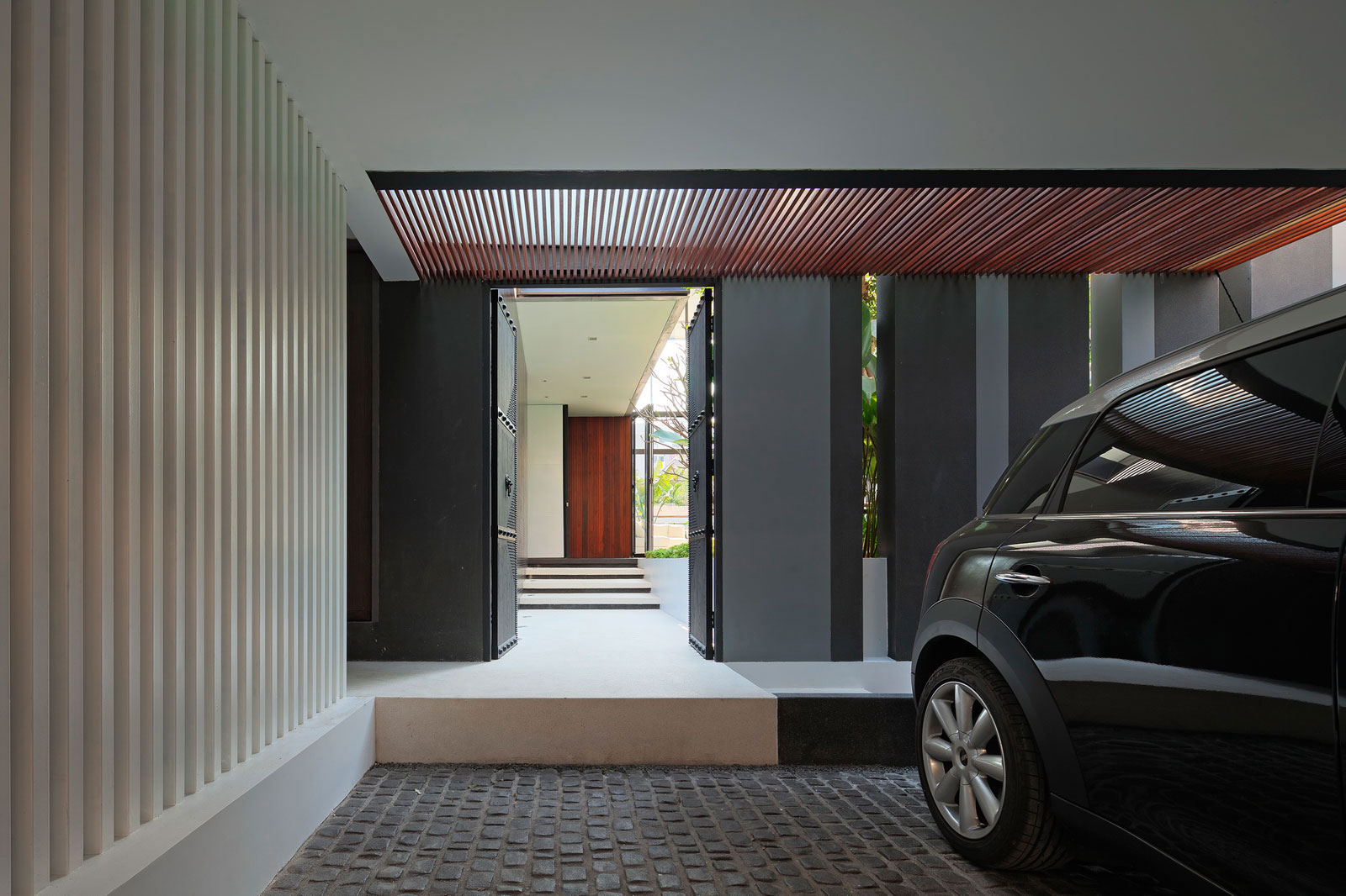 An Ultra-Modern Family Home with Spacious and Warm Interior in Bangkok by Ayutt and Associates Design (3)