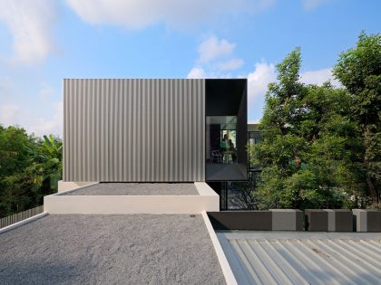 An Ultra-Modern Family Home with Spacious and Warm Interior in Bangkok by Ayutt and Associates Design (4)