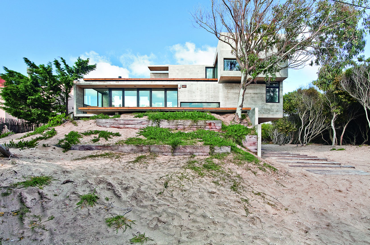 A Beautiful Concrete Home Nestled in the Beach and Forest of Villa Gesell, Argentina by BAK Architects (1)