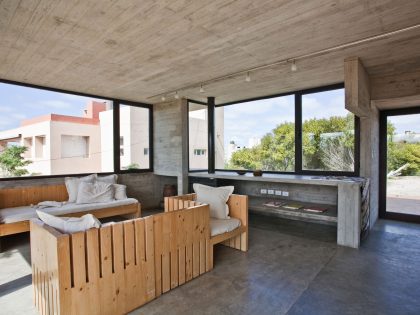 A Beautiful Concrete Home Nestled in the Beach and Forest of Villa Gesell, Argentina by BAK Architects (13)