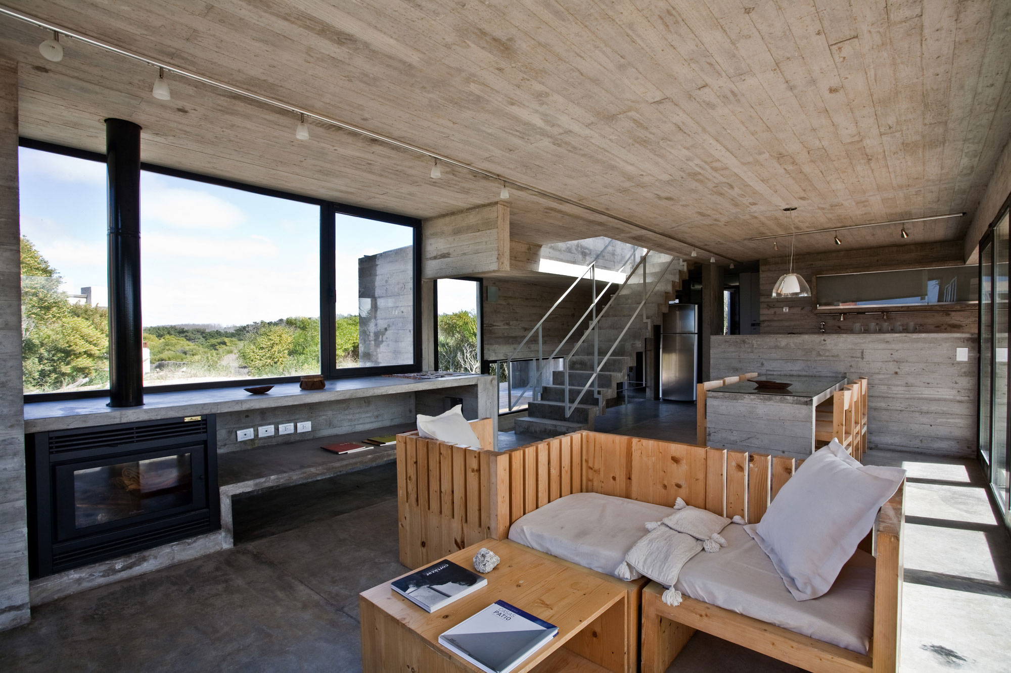 A Beautiful Concrete Home Nestled in the Beach and Forest of Villa Gesell, Argentina by BAK Architects (14)