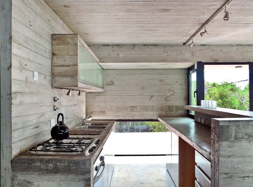 A Beautiful Concrete Home Nestled in the Beach and Forest of Villa Gesell, Argentina by BAK Architects (16)