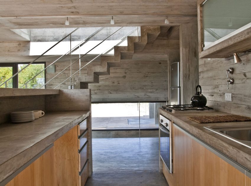 A Beautiful Concrete Home Nestled in the Beach and Forest of Villa Gesell, Argentina by BAK Architects (17)
