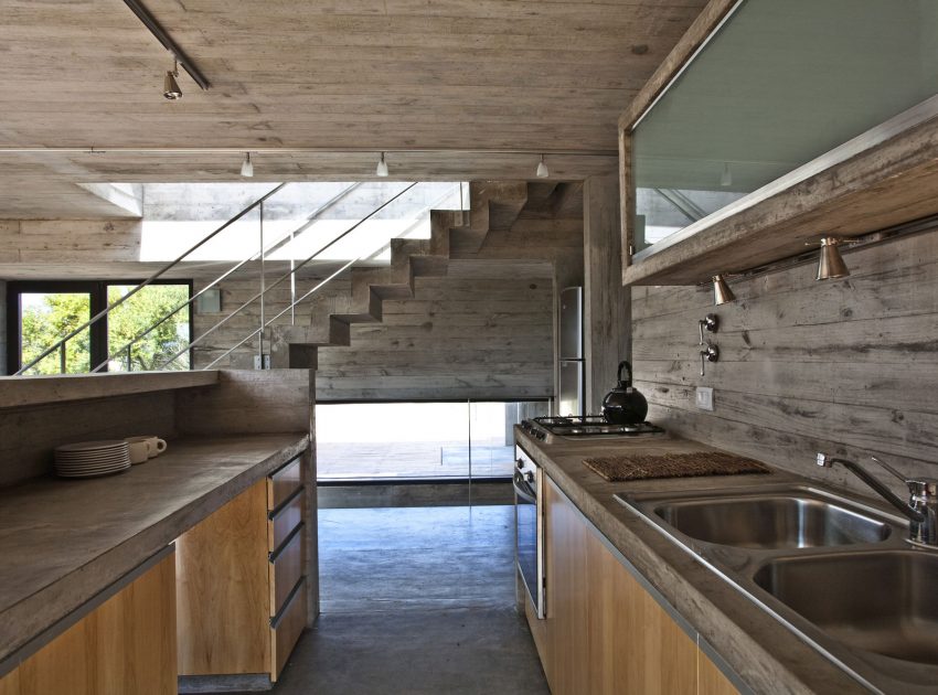 A Beautiful Concrete Home Nestled in the Beach and Forest of Villa Gesell, Argentina by BAK Architects (18)