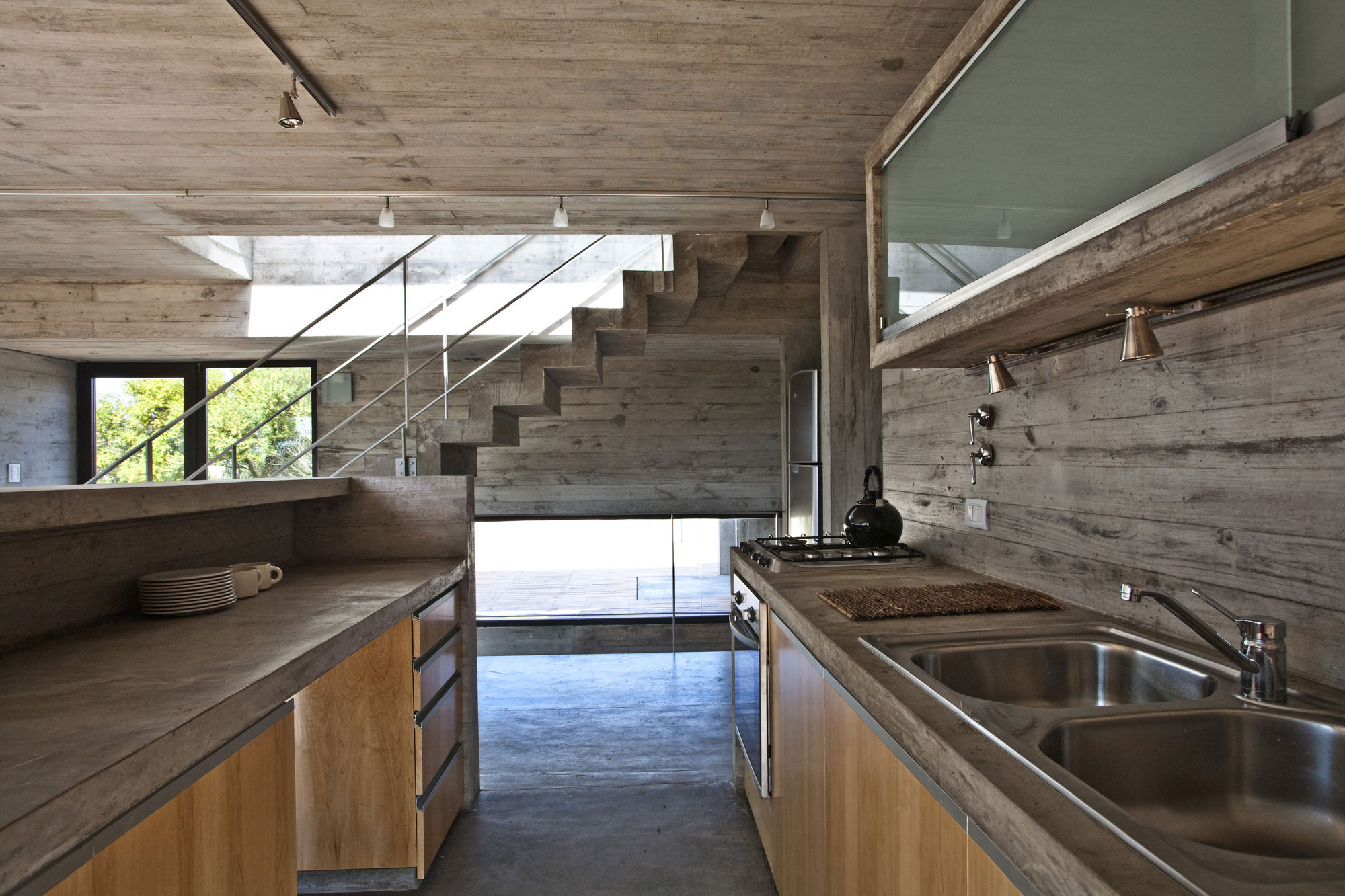 A Beautiful Concrete Home Nestled in the Beach and Forest of Villa Gesell, Argentina by BAK Architects (18)