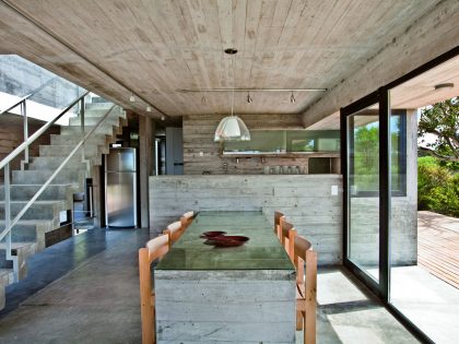 A Beautiful Concrete Home Nestled in the Beach and Forest of Villa Gesell, Argentina by BAK Architects (19)