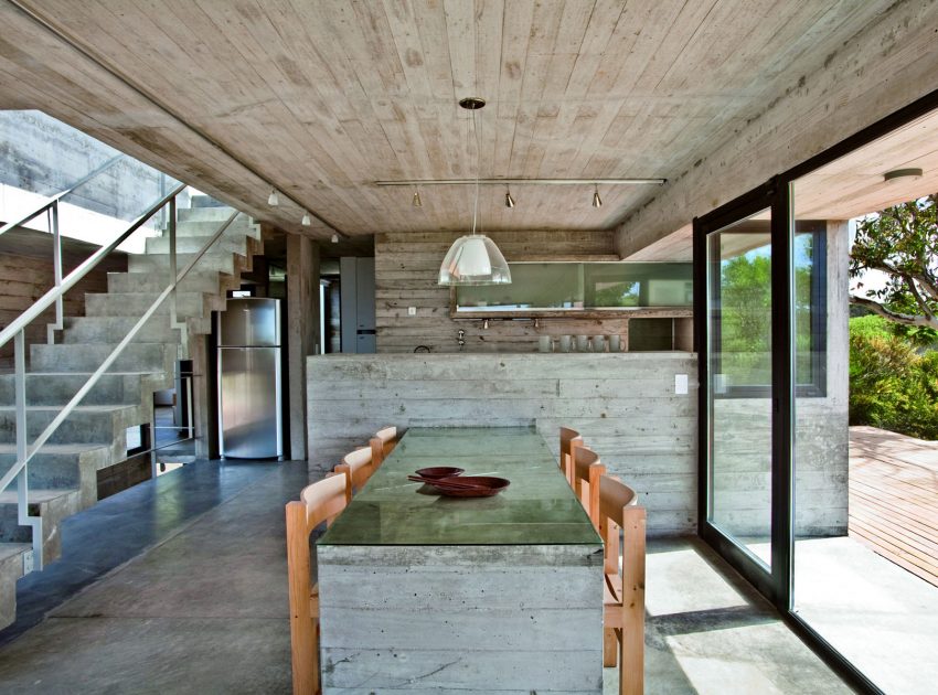 A Beautiful Concrete Home Nestled in the Beach and Forest of Villa Gesell, Argentina by BAK Architects (19)