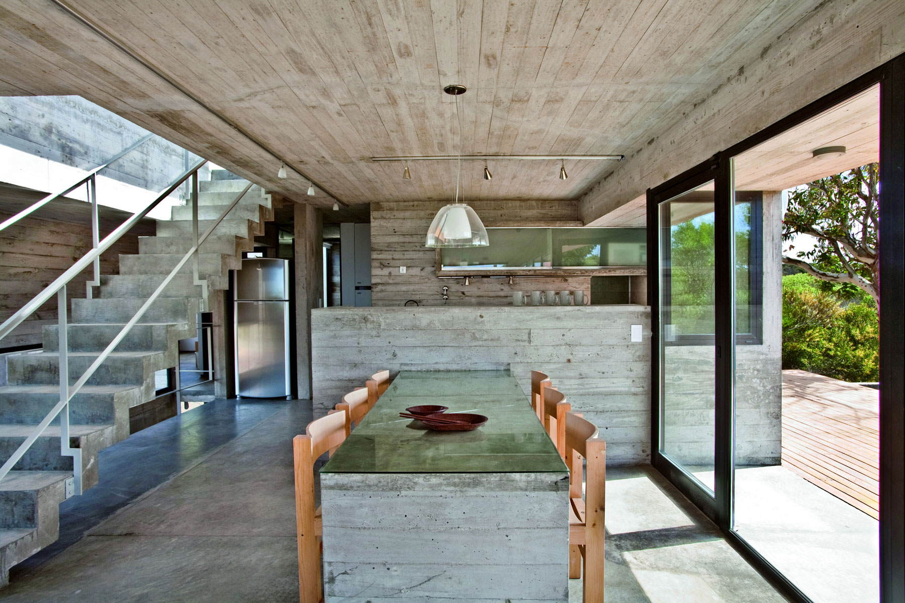 A Beautiful Concrete Home Nestled in the Beach and Forest of Villa Gesell, Argentina by BAK Architects (19)