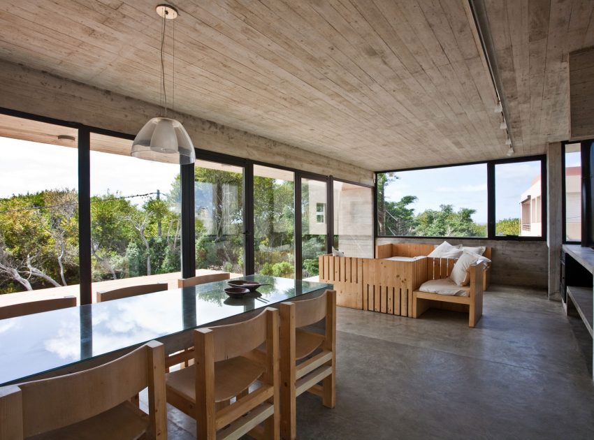 A Beautiful Concrete Home Nestled in the Beach and Forest of Villa Gesell, Argentina by BAK Architects (21)
