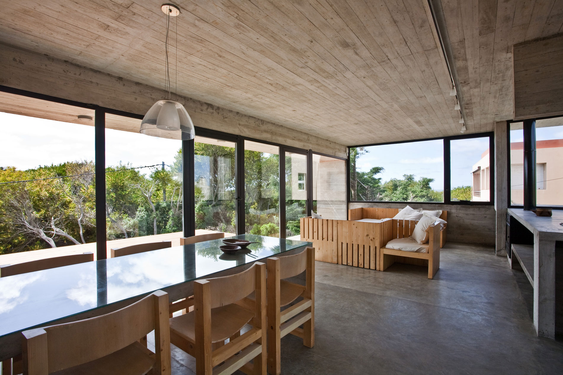 A Beautiful Concrete Home Nestled in the Beach and Forest of Villa Gesell, Argentina by BAK Architects (21)
