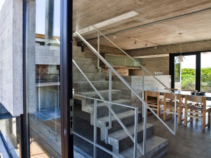 A Beautiful Concrete Home Nestled in the Beach and Forest of Villa Gesell, Argentina by BAK Architects (22)