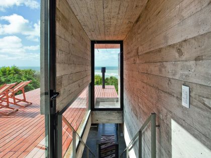 A Beautiful Concrete Home Nestled in the Beach and Forest of Villa Gesell, Argentina by BAK Architects (23)