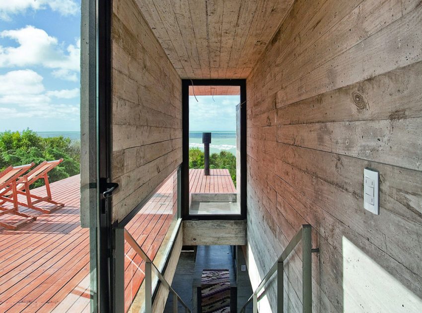 A Beautiful Concrete Home Nestled in the Beach and Forest of Villa Gesell, Argentina by BAK Architects (23)