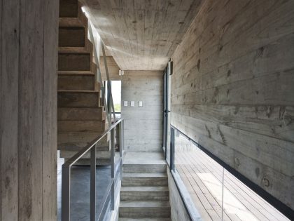 A Beautiful Concrete Home Nestled in the Beach and Forest of Villa Gesell, Argentina by BAK Architects (24)