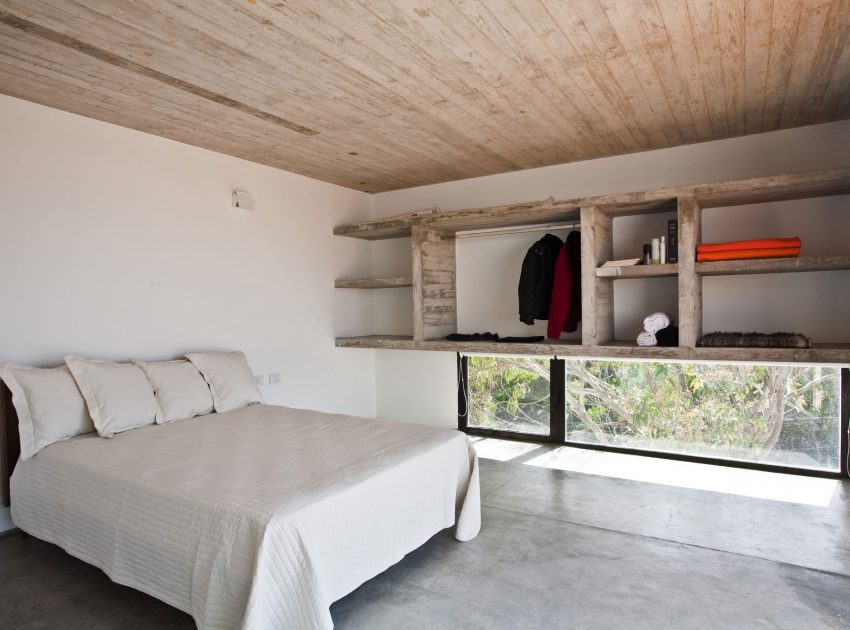 A Beautiful Concrete Home Nestled in the Beach and Forest of Villa Gesell, Argentina by BAK Architects (25)