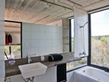 A Beautiful Concrete Home Nestled in the Beach and Forest of Villa Gesell, Argentina by BAK Architects (28)