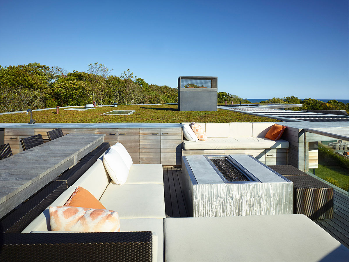 A Beautiful Contemporary Farmhouse with Luminous Interior in Massachusetts by Charles Rose Architects (14)
