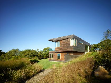 A Beautiful Contemporary Farmhouse with Luminous Interior in Massachusetts by Charles Rose Architects (2)