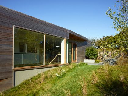 A Beautiful Contemporary Farmhouse with Luminous Interior in Massachusetts by Charles Rose Architects (3)