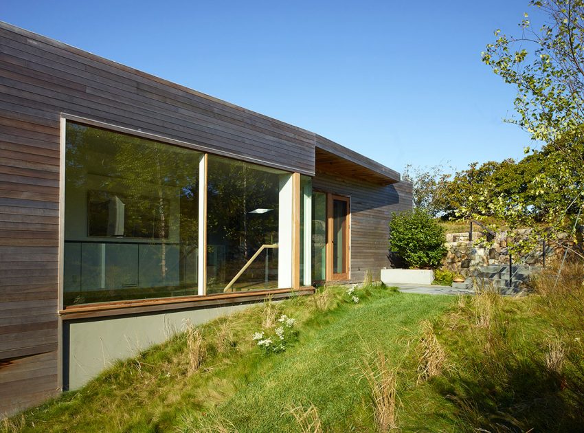 A Beautiful Contemporary Farmhouse with Luminous Interior in Massachusetts by Charles Rose Architects (3)