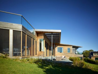 A Beautiful Contemporary Farmhouse with Luminous Interior in Massachusetts by Charles Rose Architects (9)