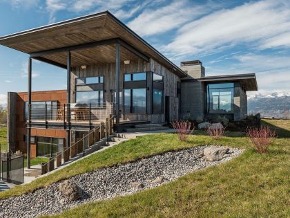 A Beautiful Contemporary Mountain Retreat Blended with Nature for a Couple in Jackson Hole, Wyoming