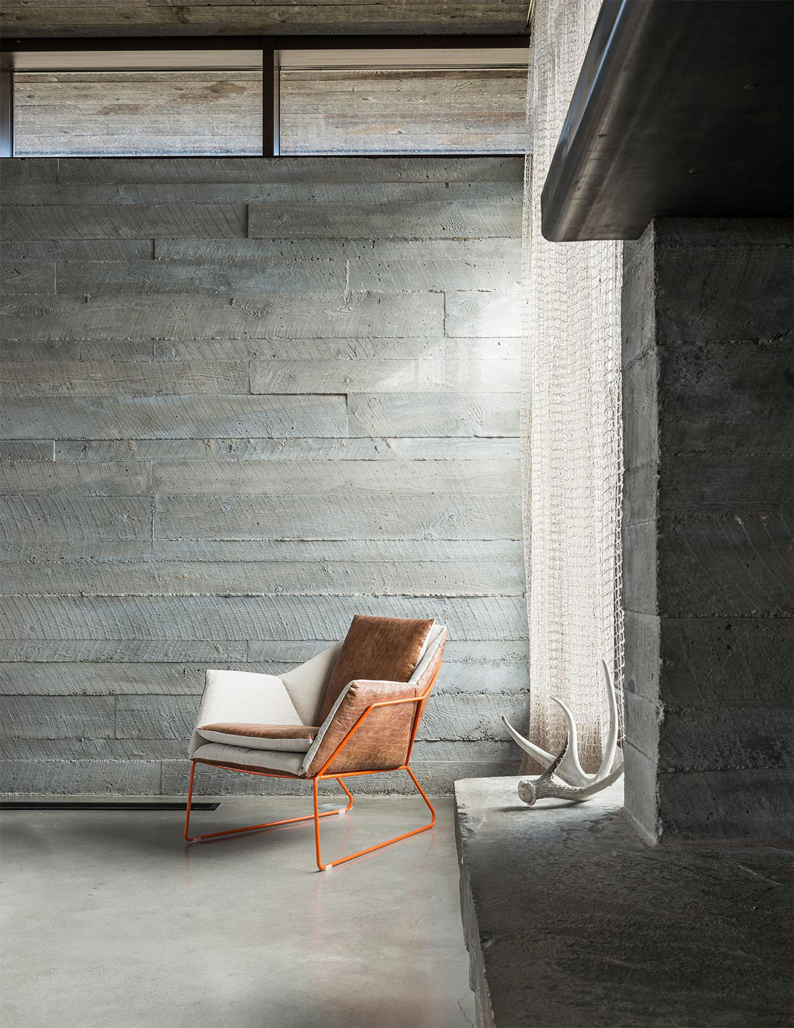 A Beautiful Contemporary Mountain Retreat Blended with Nature for a Couple in Jackson Hole, Wyoming by Pearson Design Group (12)