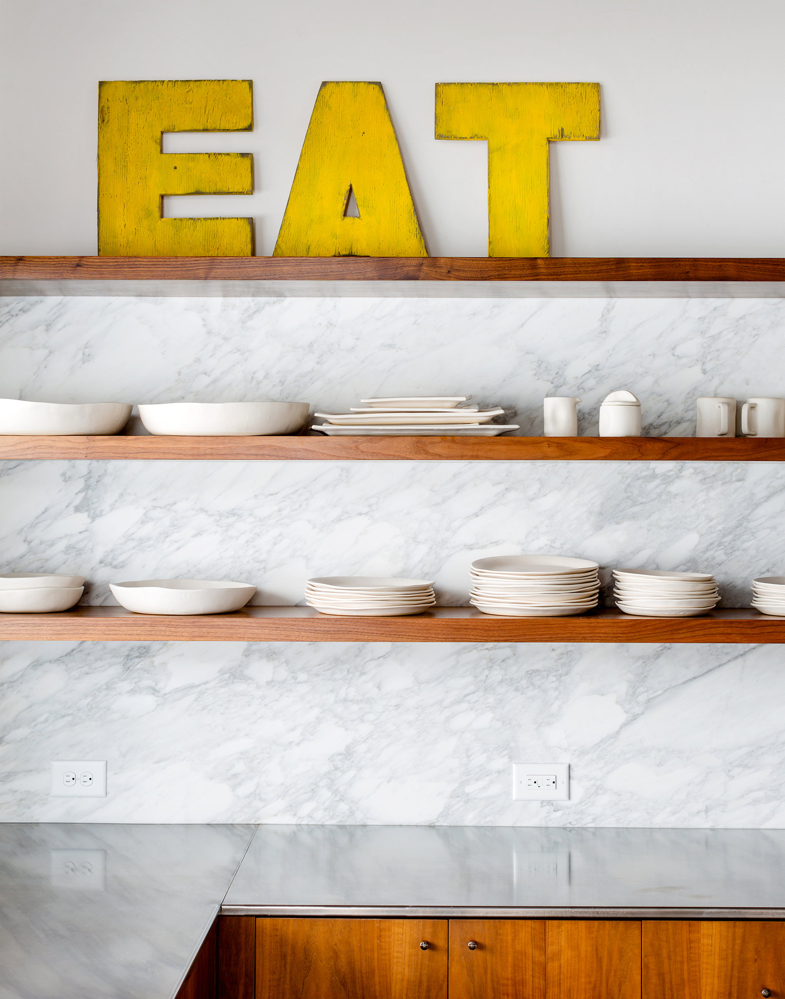 A Beautiful Contemporary Mountain Retreat Blended with Nature for a Couple in Jackson Hole, Wyoming by Pearson Design Group (19)