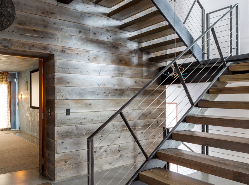 A Beautiful Contemporary Mountain Retreat Blended with Nature for a Couple in Jackson Hole, Wyoming by Pearson Design Group (21)