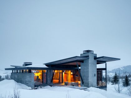 A Beautiful Contemporary Mountain Retreat Blended with Nature for a Couple in Jackson Hole, Wyoming by Pearson Design Group (28)