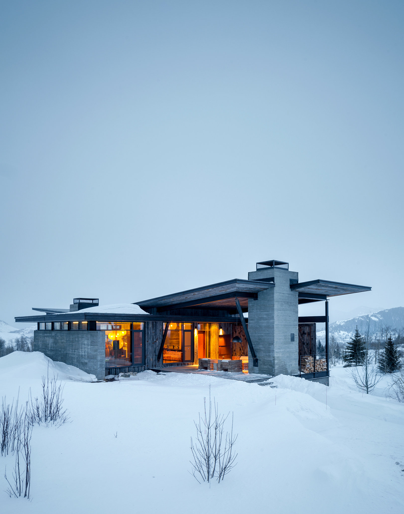 A Beautiful Contemporary Mountain Retreat Blended with Nature for a Couple in Jackson Hole, Wyoming by Pearson Design Group (28)