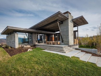 A Beautiful Contemporary Mountain Retreat Blended with Nature for a Couple in Jackson Hole, Wyoming by Pearson Design Group (3)